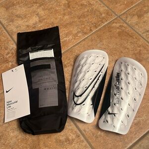 Shin guards adult M - unisex football/soccer White